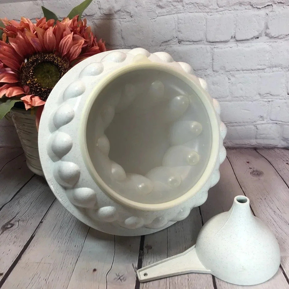 Vintage tupperware JEL RING mold and funnel